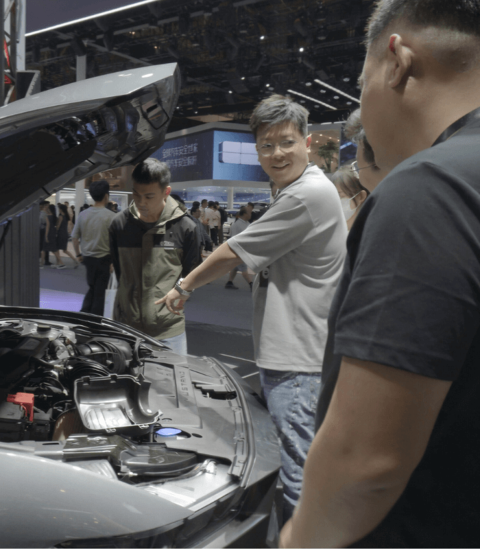 Chinese car hardware being shared to a group in a China auto show